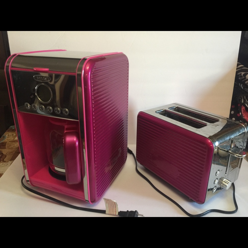 Bella coffee maker and toaster. Hot pink